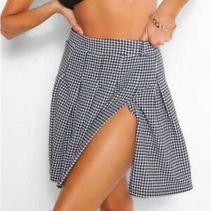 Boohoo Black and White Mini Skirt